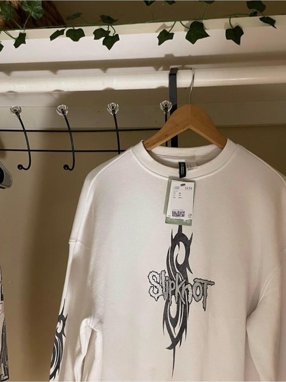 H&M White Crewneck Sweatshirt with Black Graphic